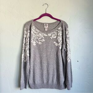 Rain + Rose Women's Gray Sweater White Embroidered Floral Design Size Large NWOT